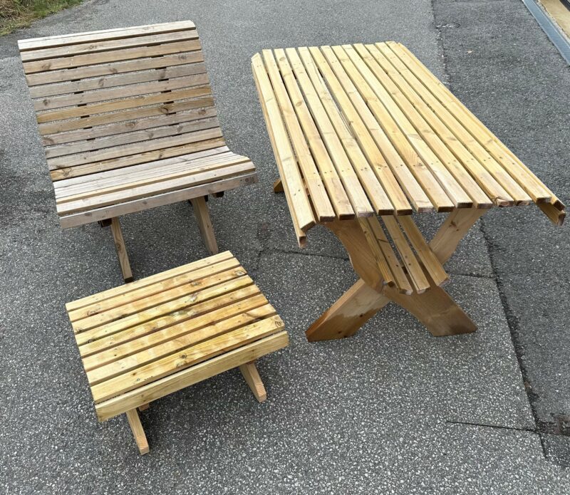 Bilde av diverse spilemøbler ovenfra