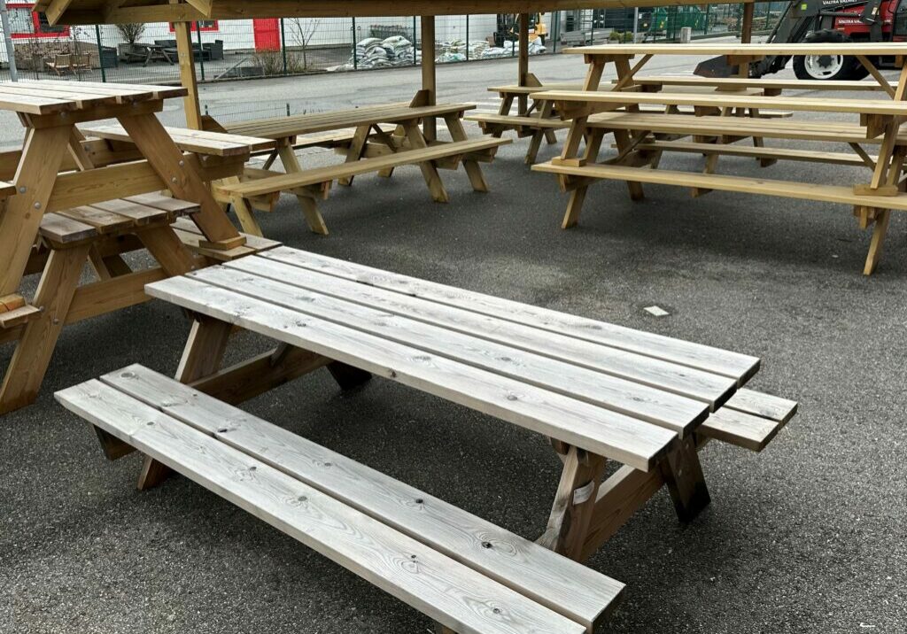bilde av rasteplassbord