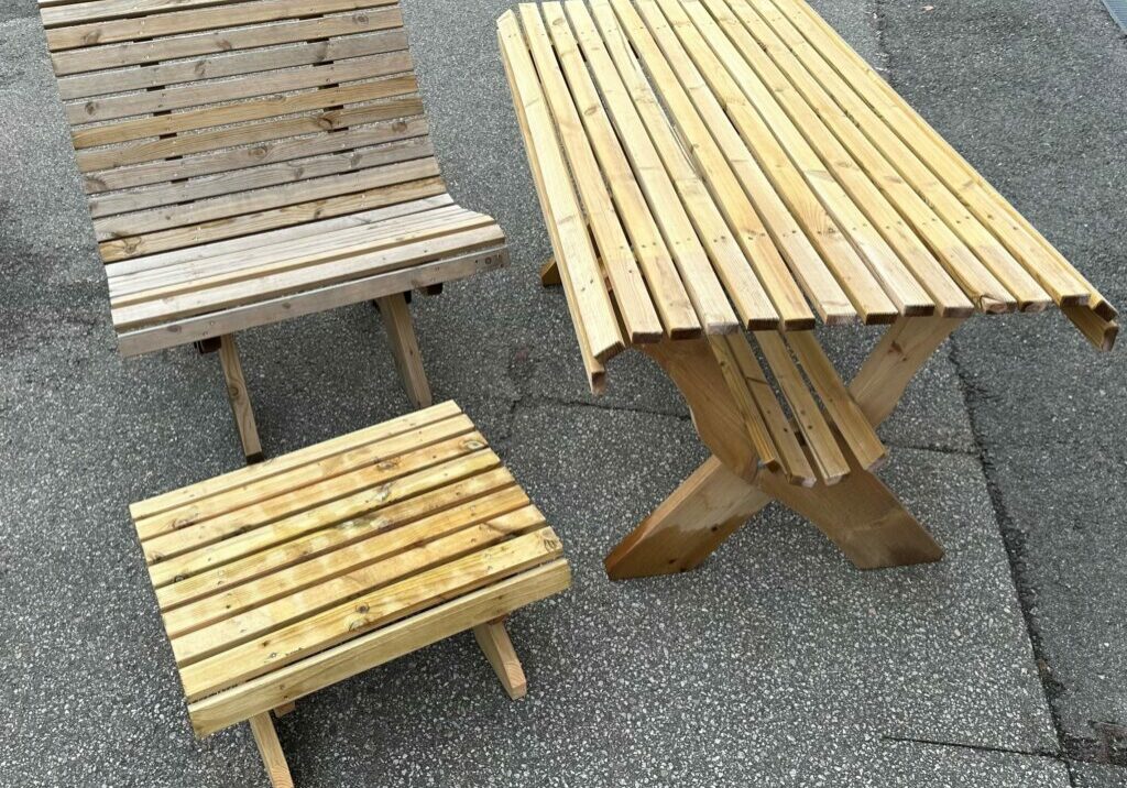 Bilde av diverse spilemøbler ovenfra